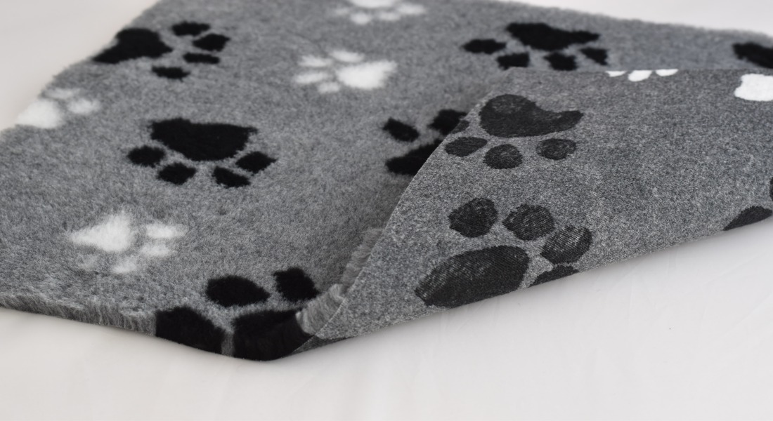 Podložka pro psy, IZOLAČNÍ, šedá s bílou a černou tlapkouné tlapky