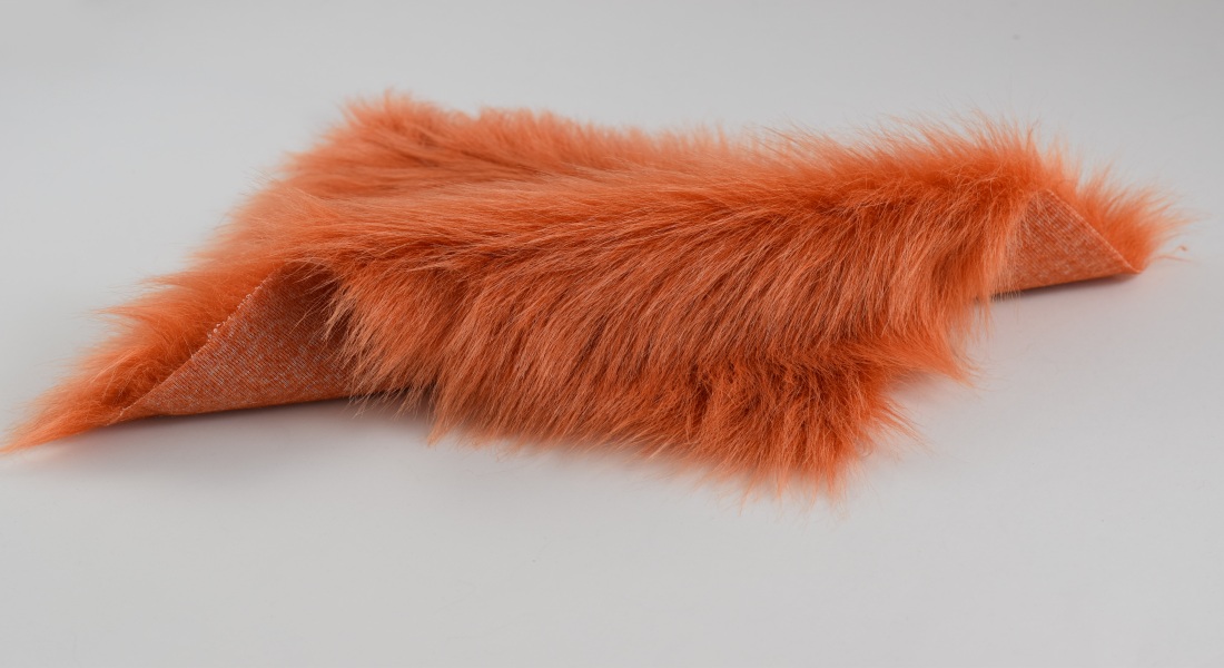 Umělá kožešina, lososově oranžová, šíře 150, vlas 60 mm, metráž